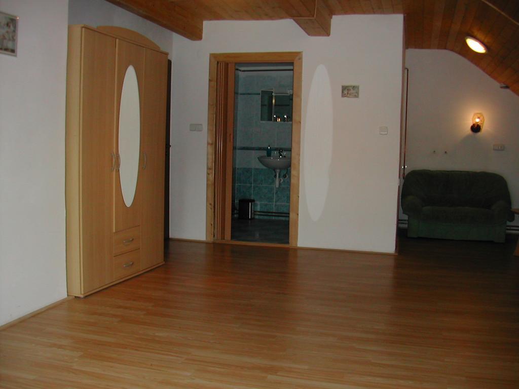 Penzion U Slunce Jaromer Bagian luar foto